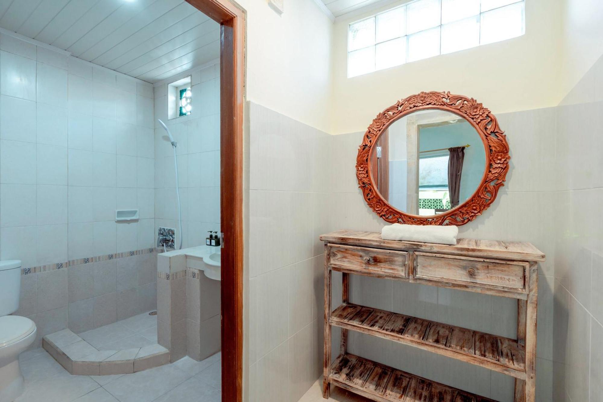 Urbanview Hotel Rasa Sayang Inn Tanjung Benoa Bali Kuta Selatan Экстерьер фото
